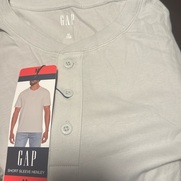 GAP Men’s Short Sleeve 3 Button Henley Tee Gray Size Medium - Picture 7 of 13